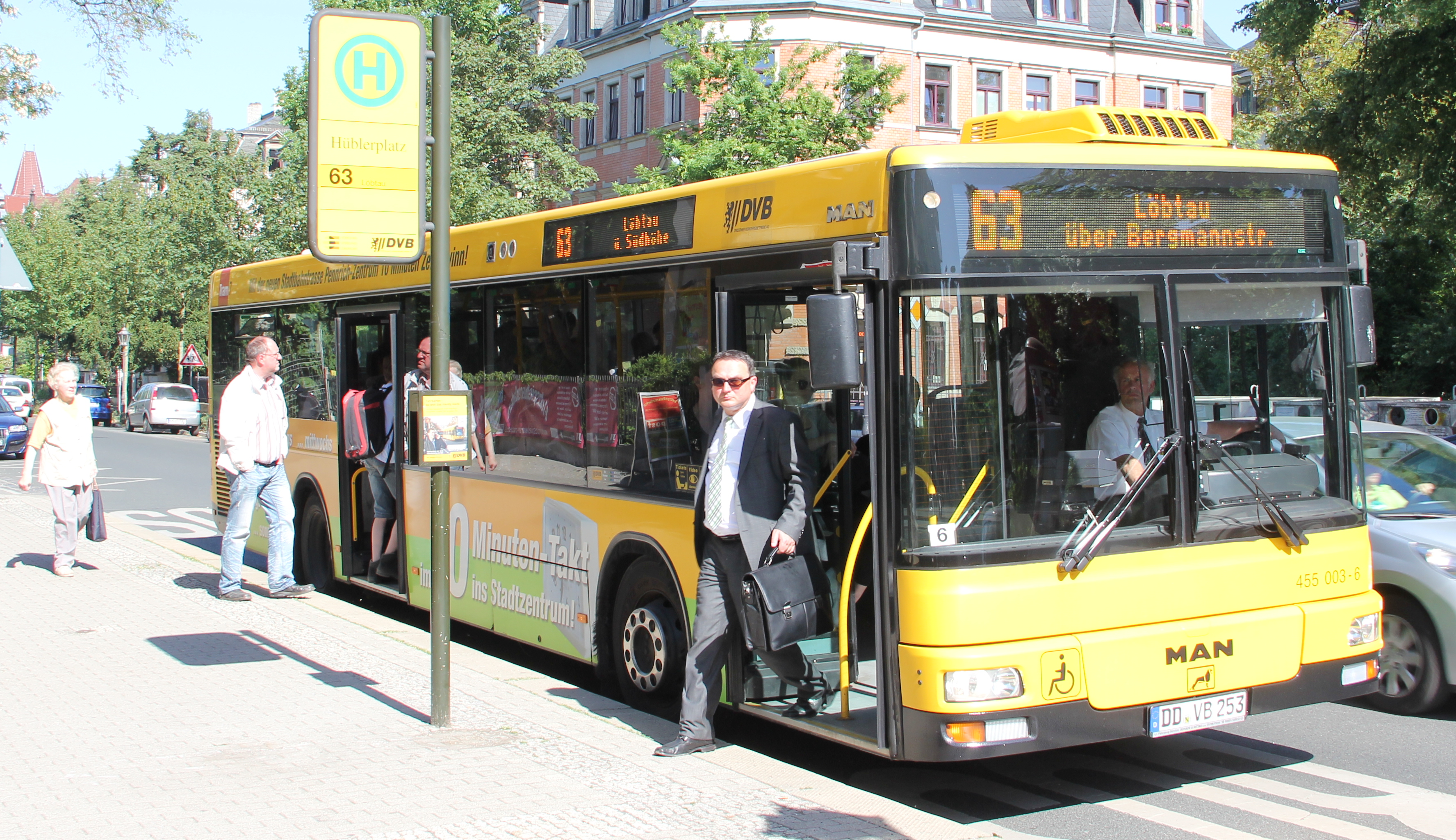 Foto Ein MAN NL 263 beim Halt an der Haltestelle